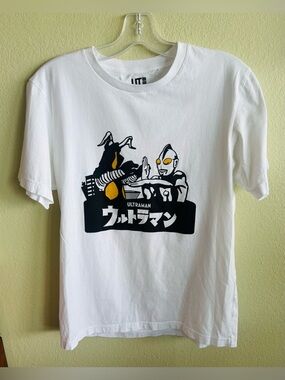 UT Ultraman Zetton UNIQLO Tsuburaya Pro White T Shirt Size: Small